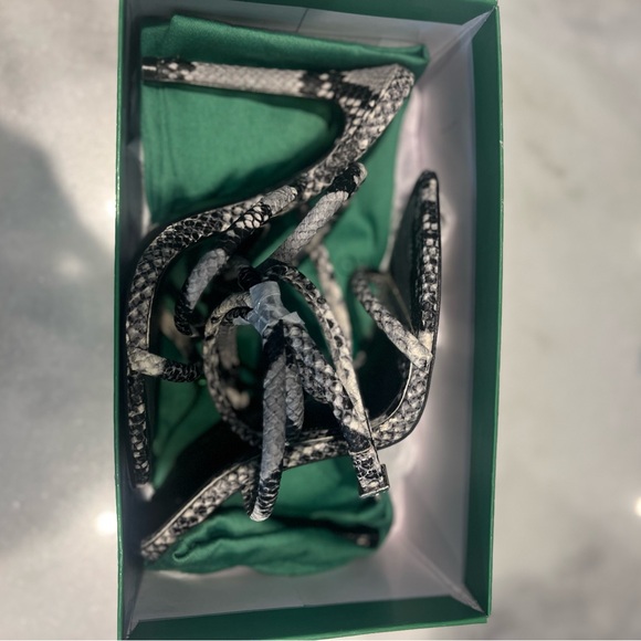 Help jennifer Lopez snakeskin stiletto heels size 6 never worn - Picture 2 of 5